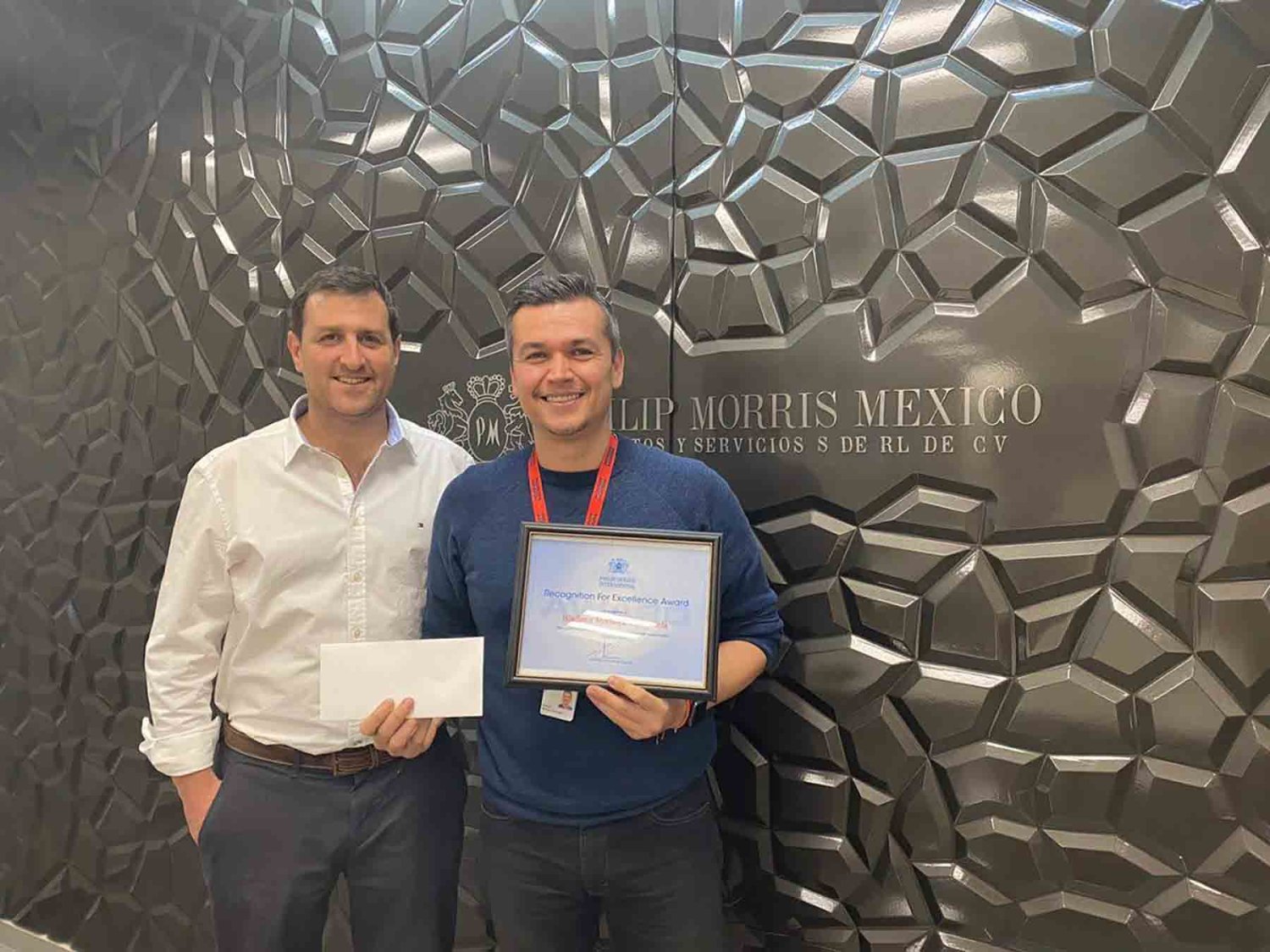 el egresado tiene una destacada carrera en philips morris mexico