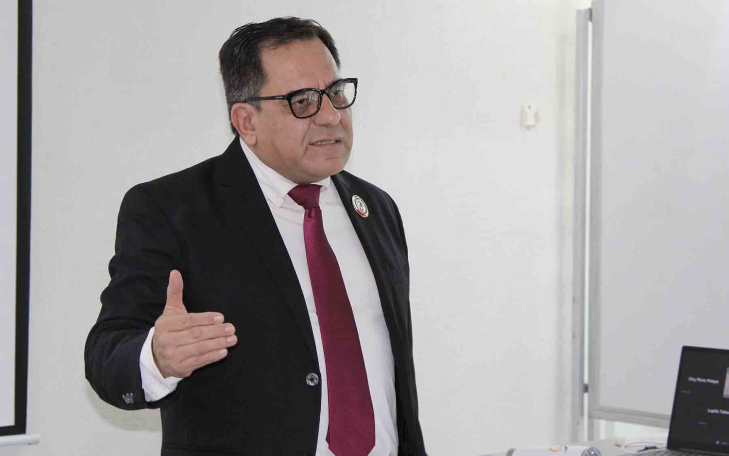 dr juan carlos talavera durante su conferencia