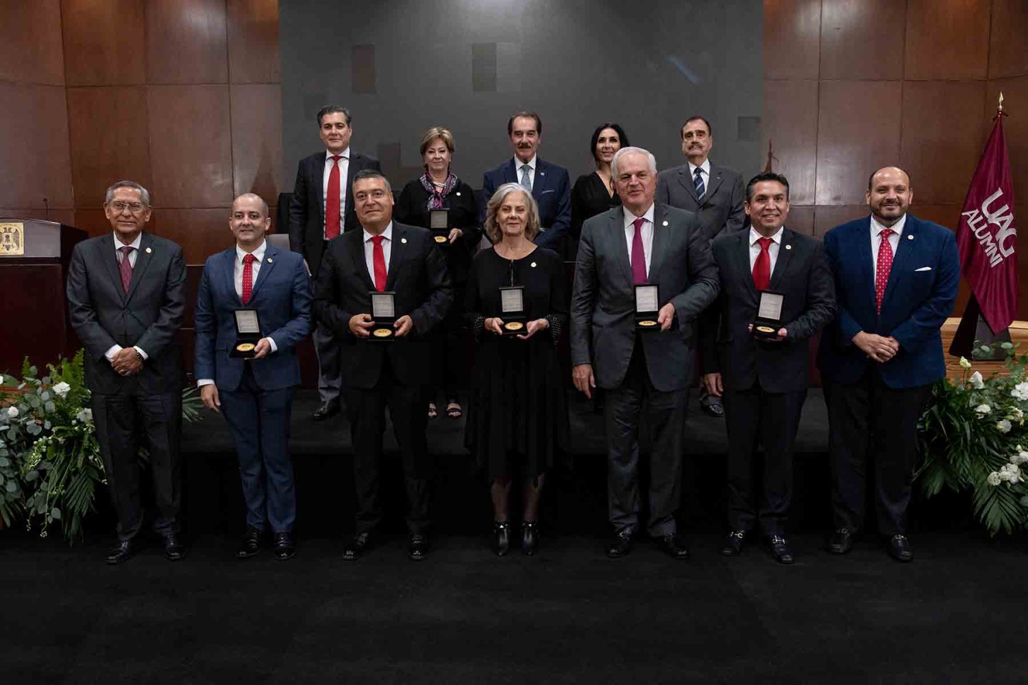 uag reconoce a siete distinguidos egresados