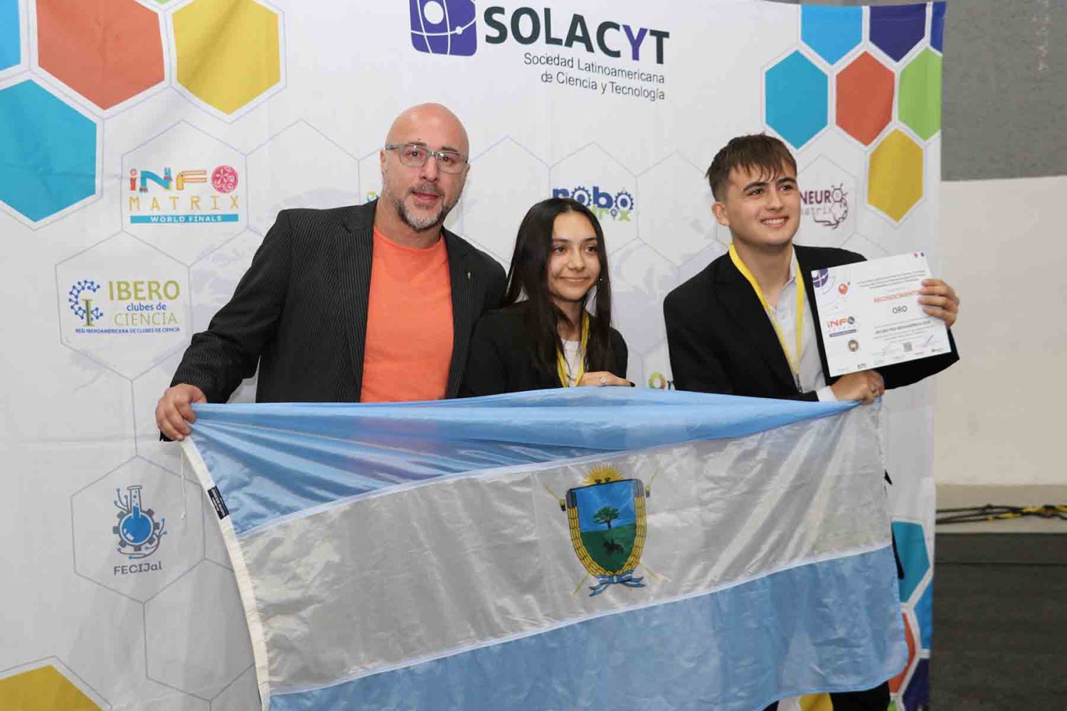 premian a ganadores de final iberoamericana de infomatrix