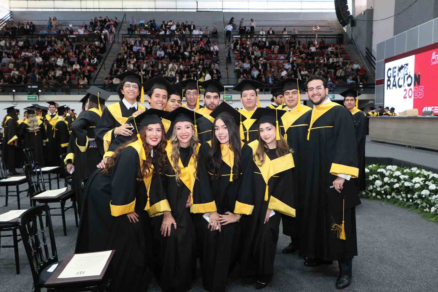 la uag graduo a un nuevo grupo de medicos cirujanos