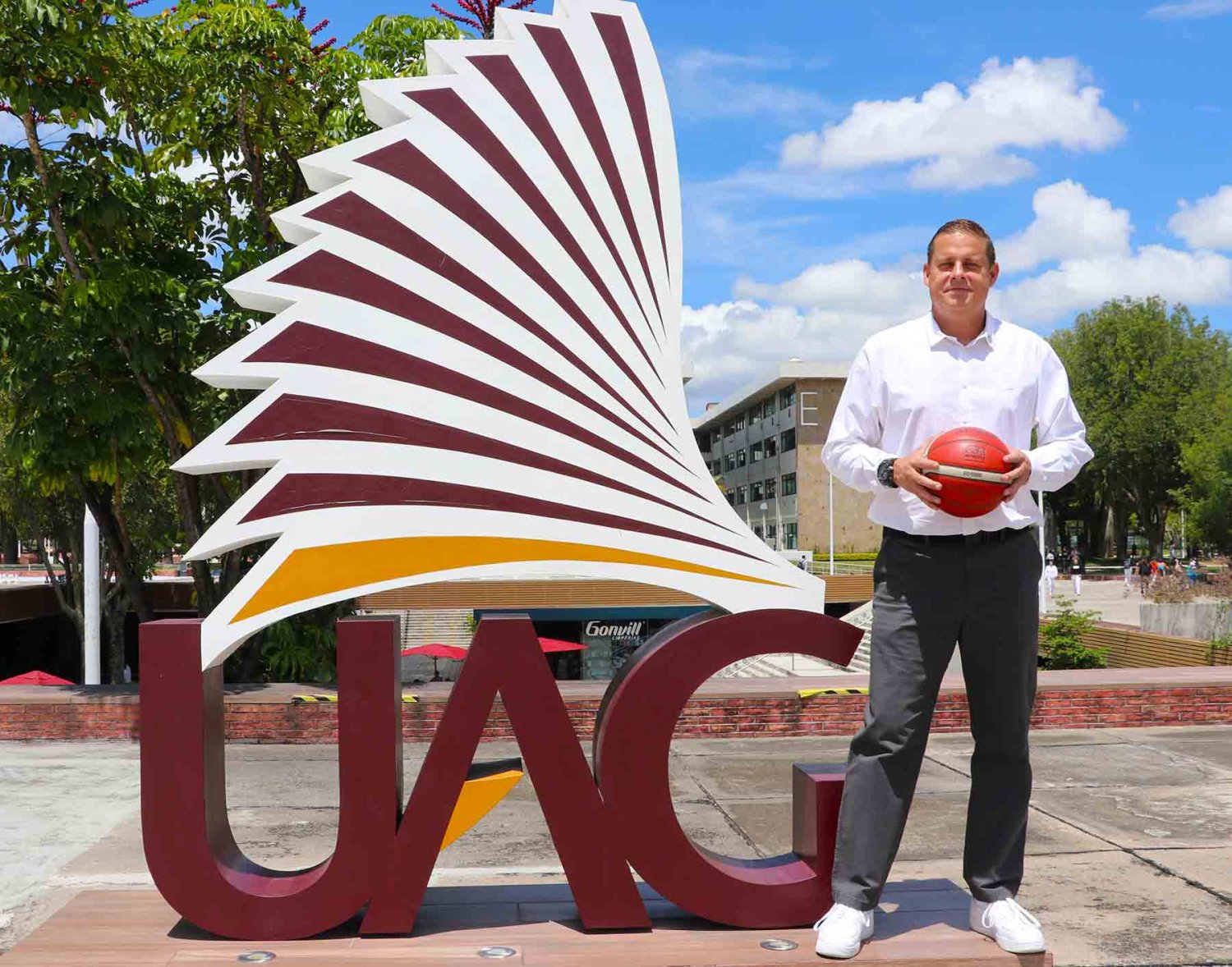 teo zubía egresado uag