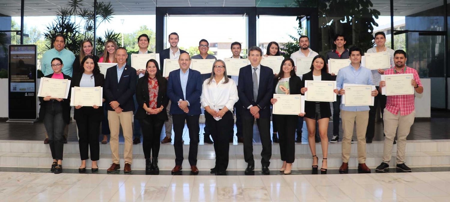 uag capacita a colaboradores de la multinacional flex