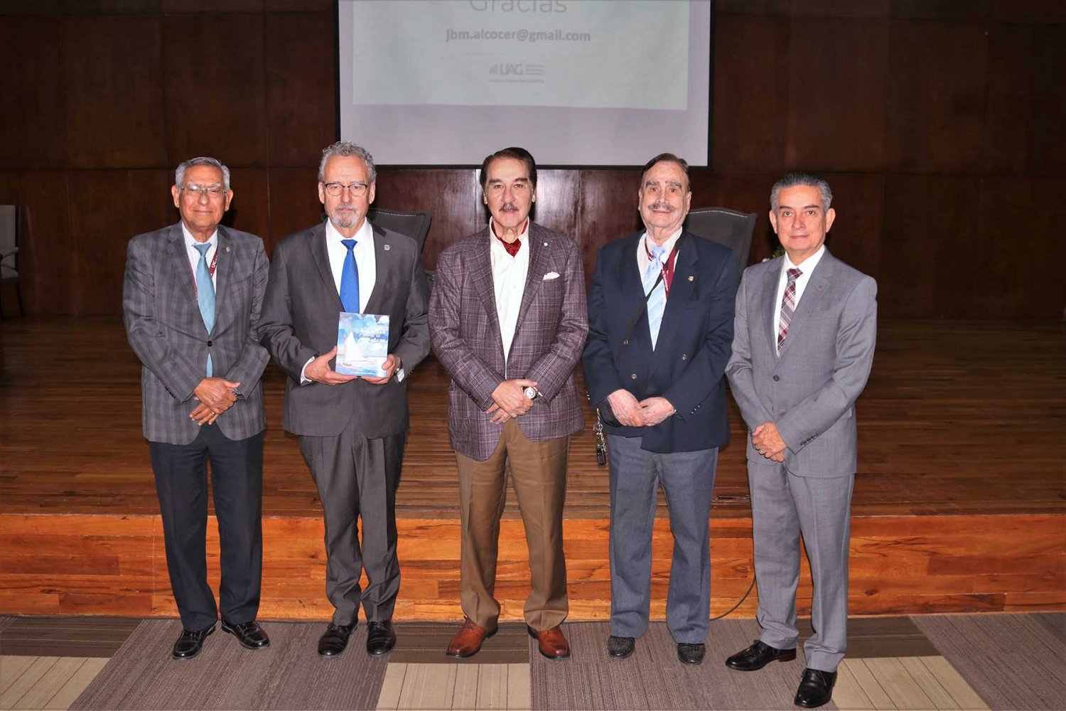 dr alcocer ruthling presenta su libro memorias de la medusa