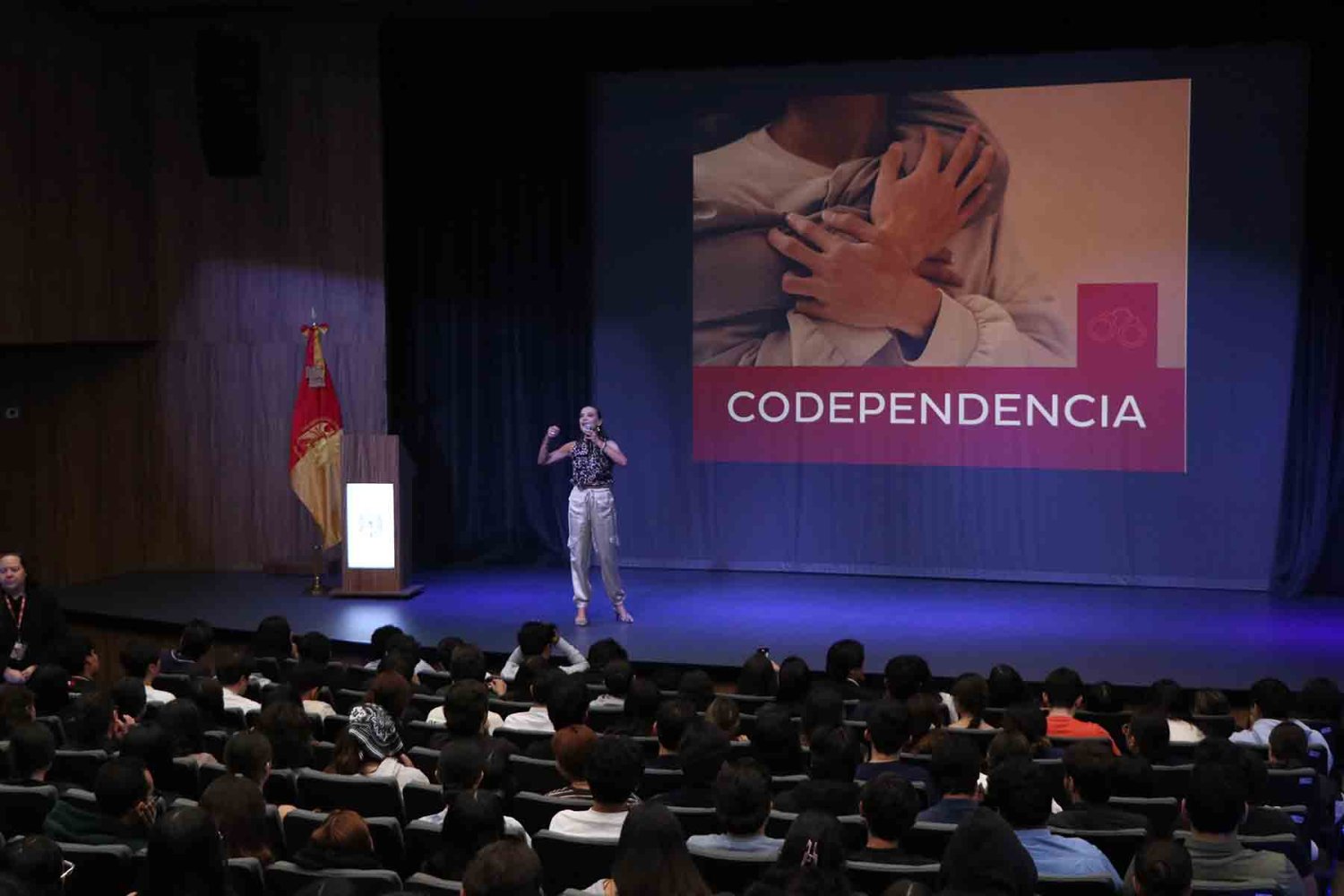 la platica busca prevenir las adicciones en jovenes