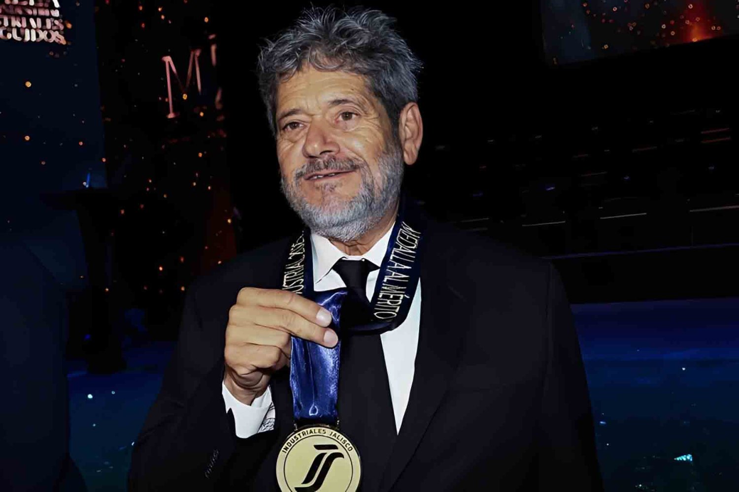 el ing rene calderon bujdud recibio la medalla al merito industrial 2025 otorgada por el consejo de camaras industriales de jalisco