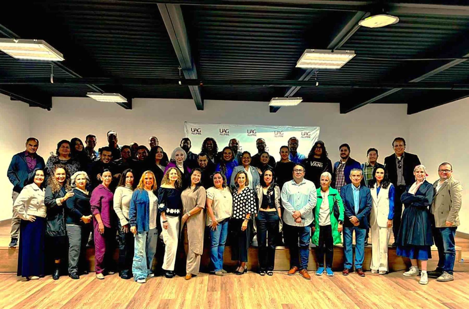 egresados de comunicacion dan el primer paso para la formacion de su capitulo uag alumni