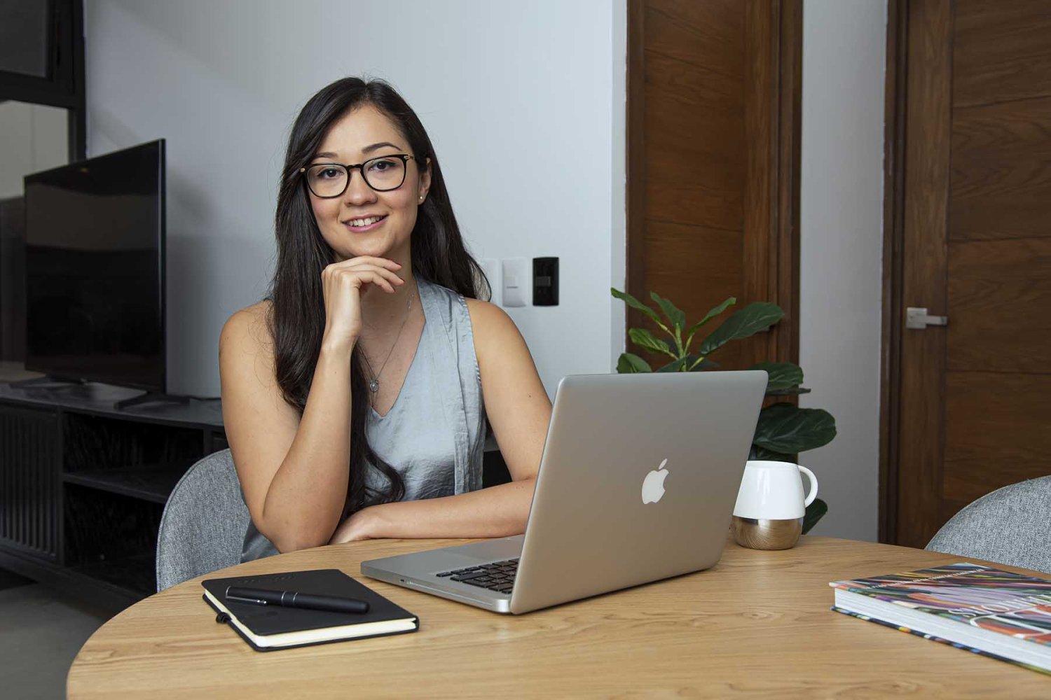 mujers estudiando en linea