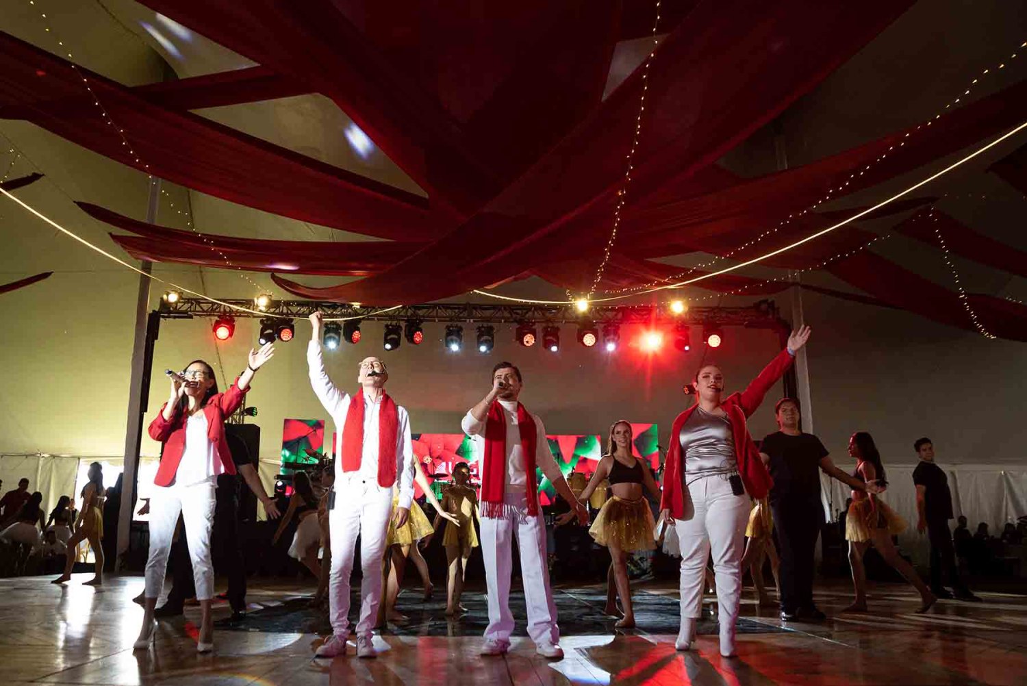 Colaboradores celebran “Vive la Navidad 2023”