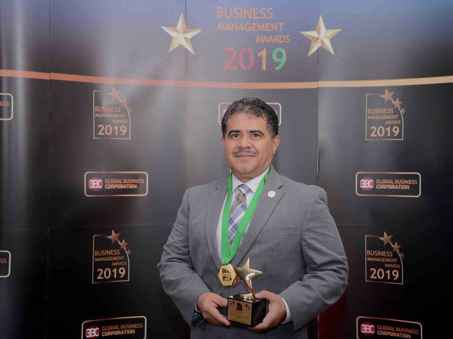 durante su trayectoria ha recibido innumerables reconocimientos por su trabajo