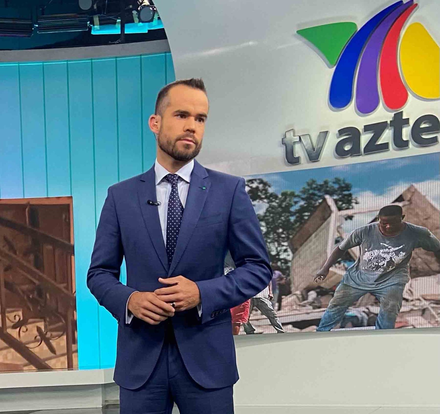 roberto ruiz conductor de tv azteca estudio ciencias de la comunicacion