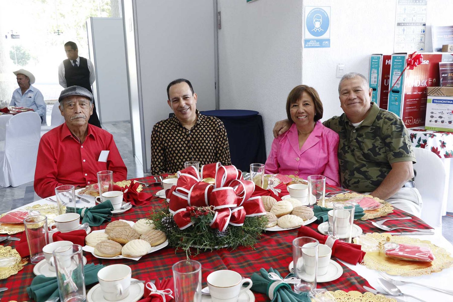 jubilados celebran su posada navideña