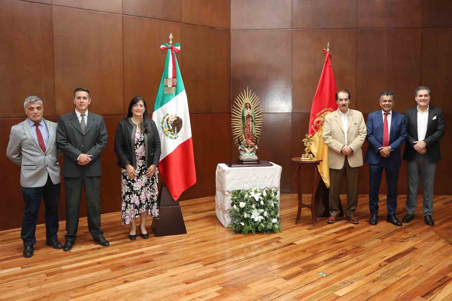 autoridades conferencistas y organizadores del simposio guadalupano