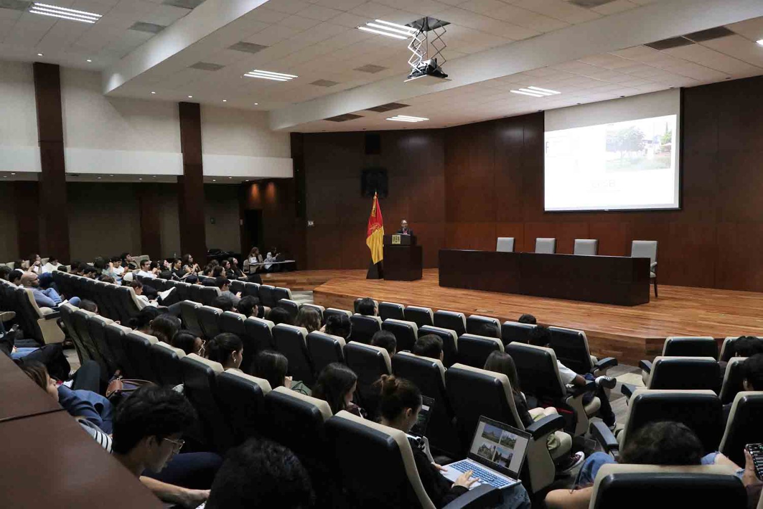 el evento se realizo en el auditorio dr luis garibay gutierrez de la uag