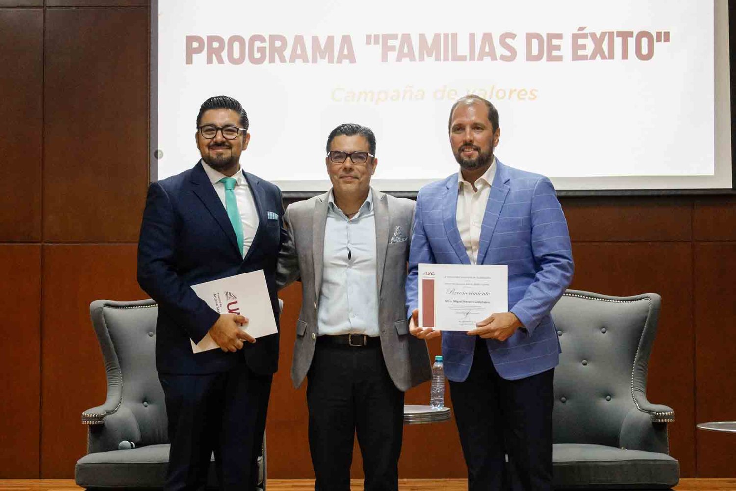 esta charla forma parte del programa familias de exito
