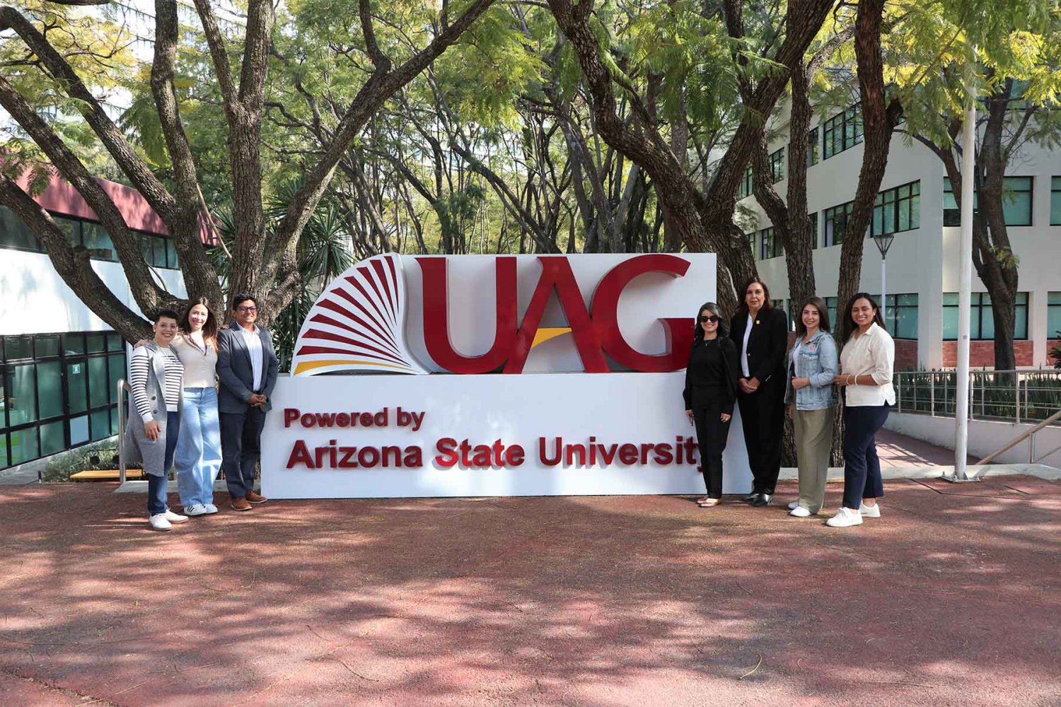 También asistieron profesores de la Universidad Internacional del Ecuador y la Universidad Latina de Costa Rica