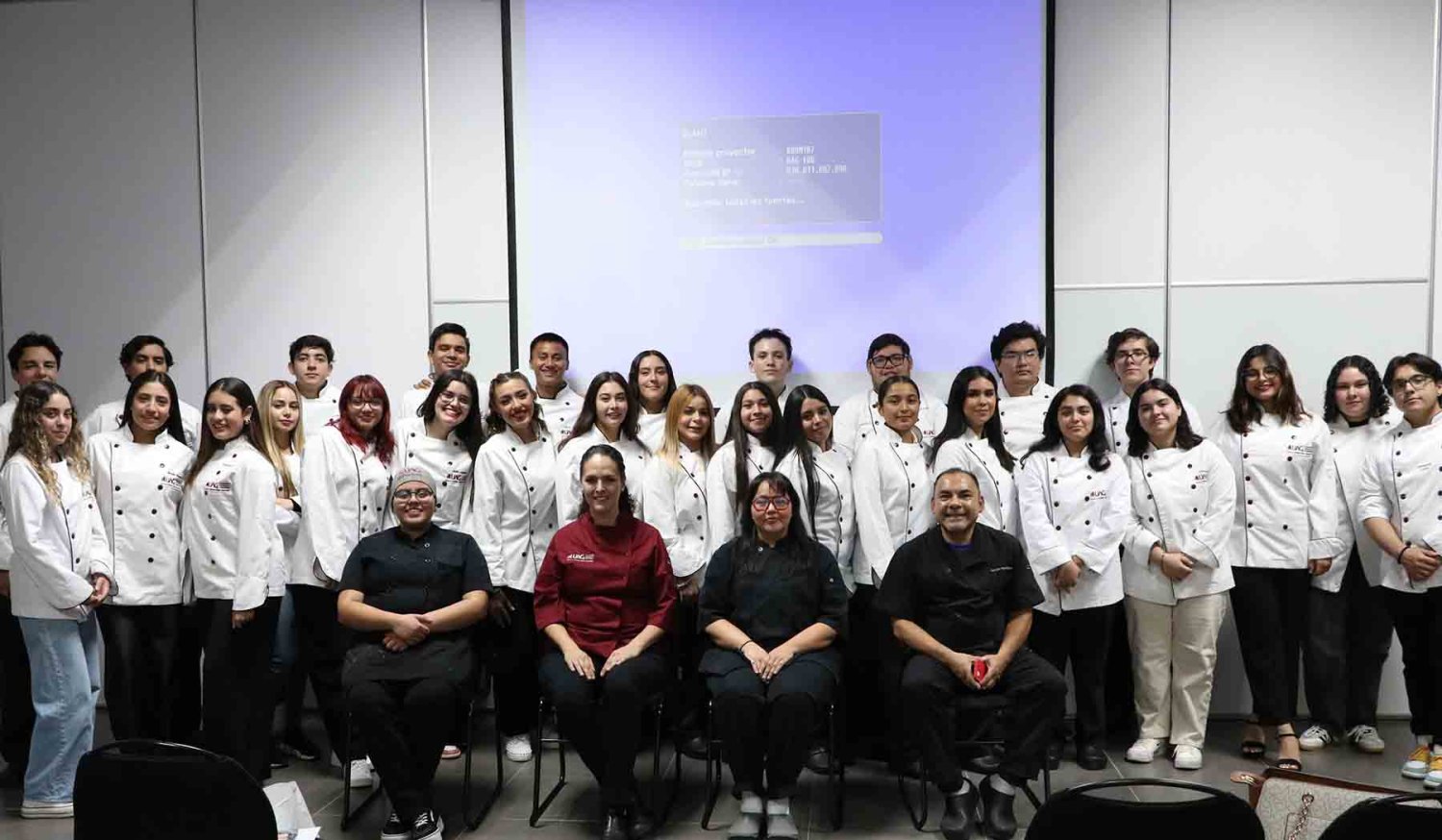 Alumnos de Negocios Gastronómicos reciben su primera filipina