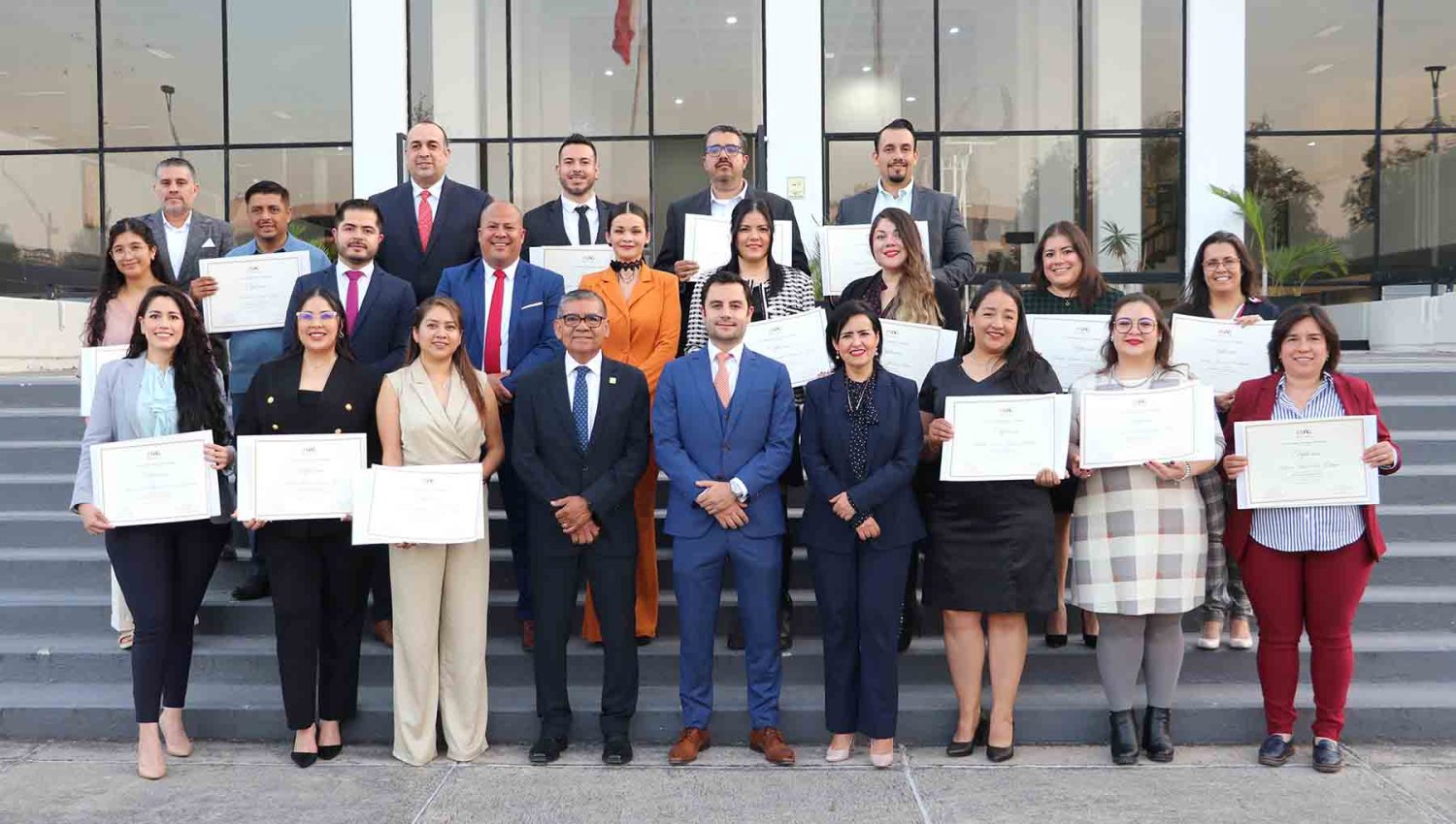 viene desde colombia a impartir clases en la uag