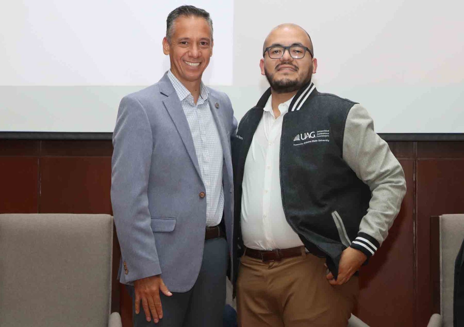 lic carlos gonzalez barrgan director de vinculacion y relaciones institucionales de la uag y mtro jose ramon vazquez