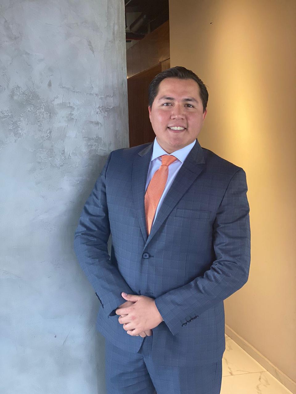 pedro villavicencio egreso de la lic en derecho de la uag en 2015