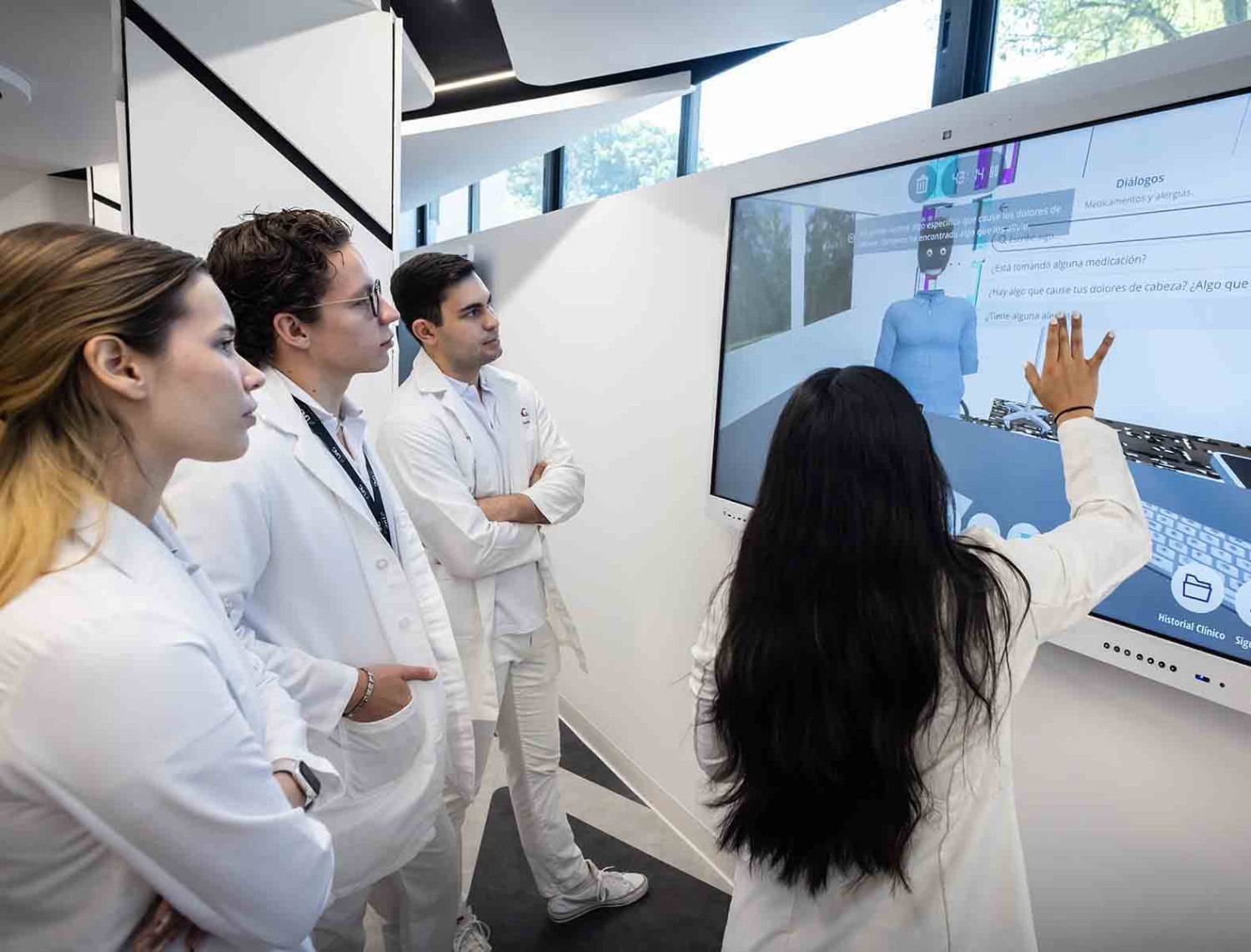 la uag ha formado a mas de 75 mil medicos que son lideres en la medicina