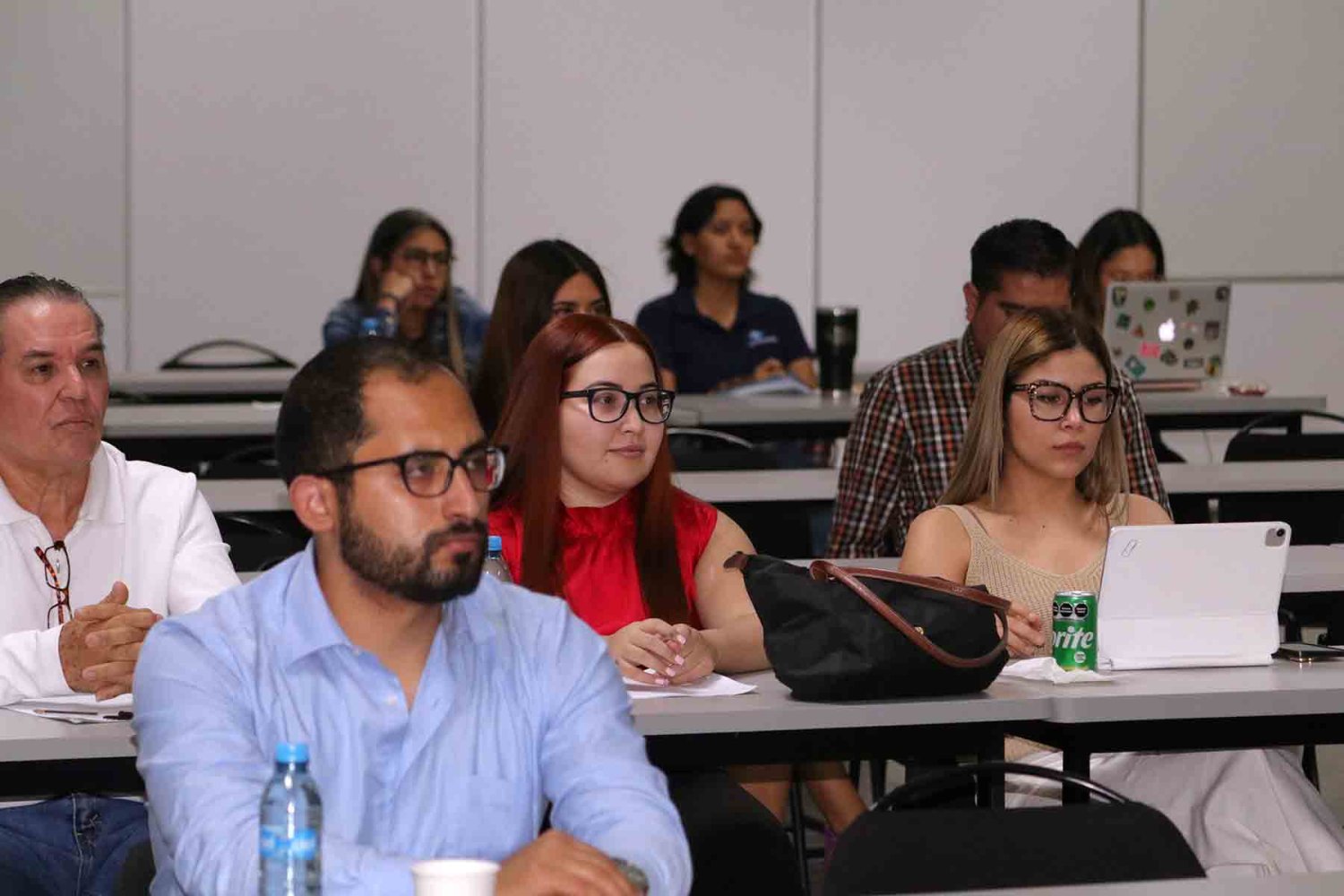 actualizan conocimientos en derecho empresarial, anticorrupción y relaciones laborales