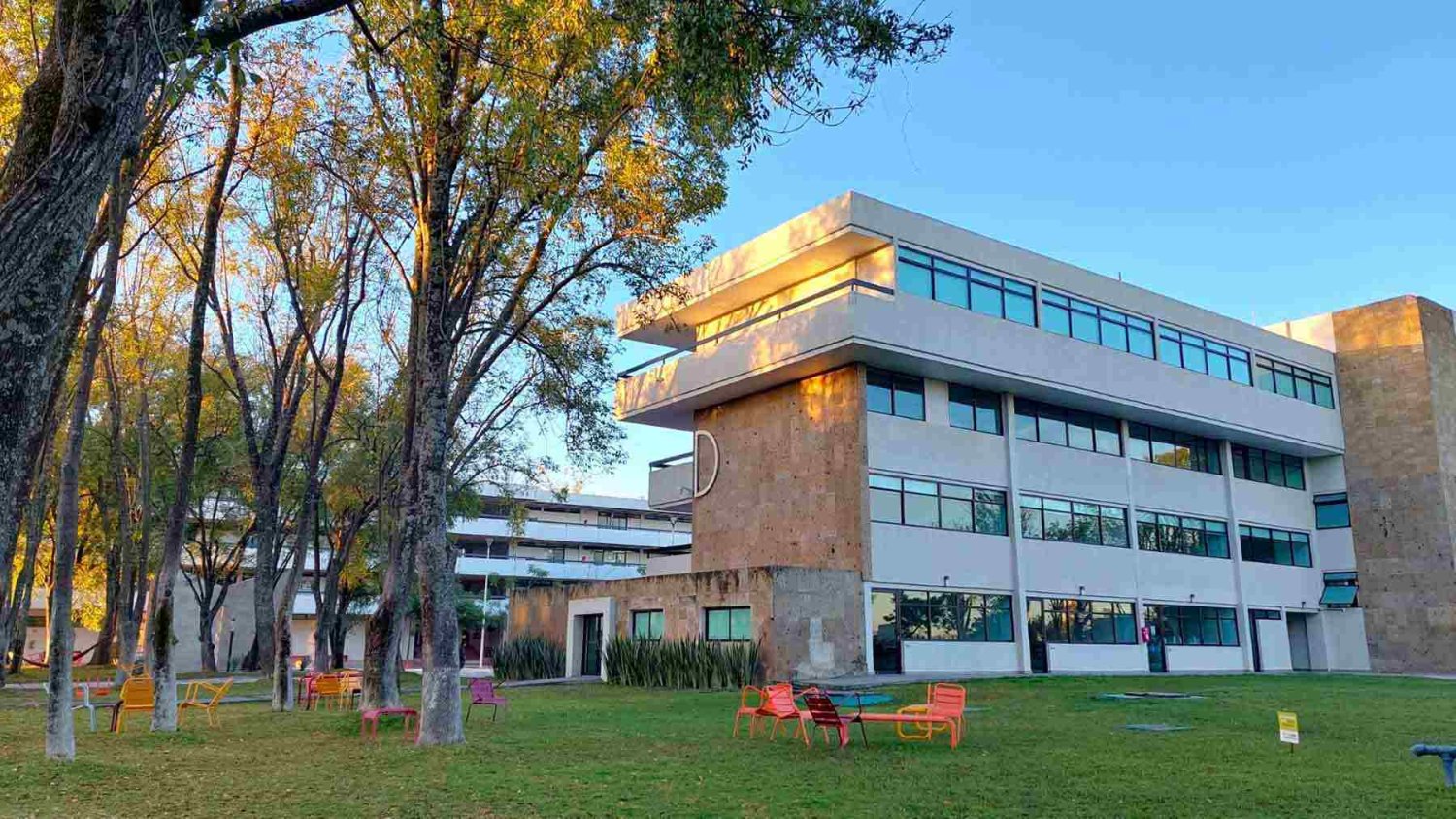 la uag cumple 89 años