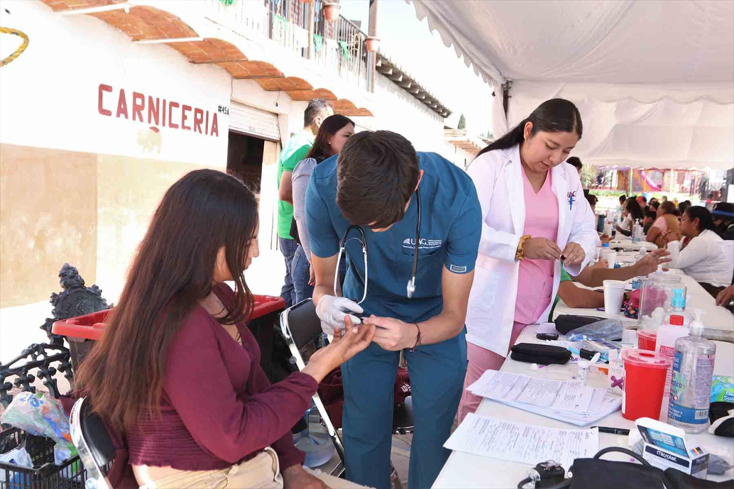 las brigadas del pmc llevam servicios de salud de calidad a la poblacion vulnerable