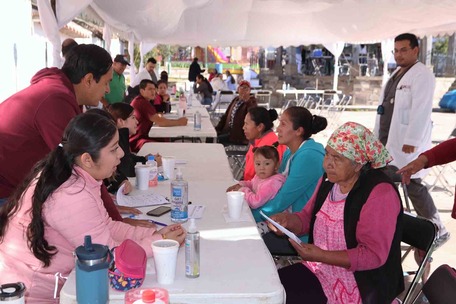 se realizaron tres brigadas diferentes en las que se atendieron mas de 400 personas