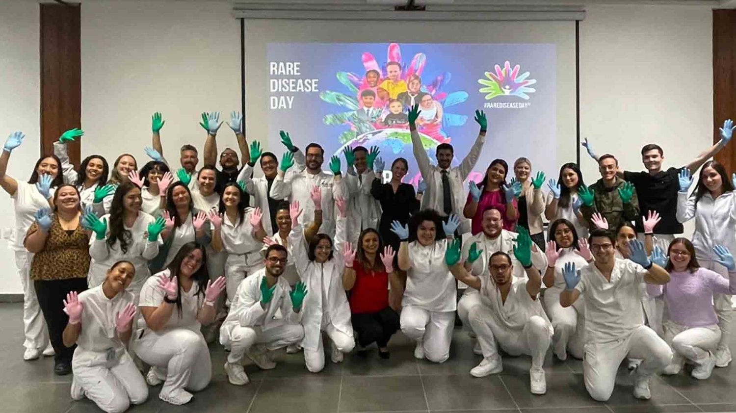 estudiantes internacionales concientizan sobre enfermedades raras
