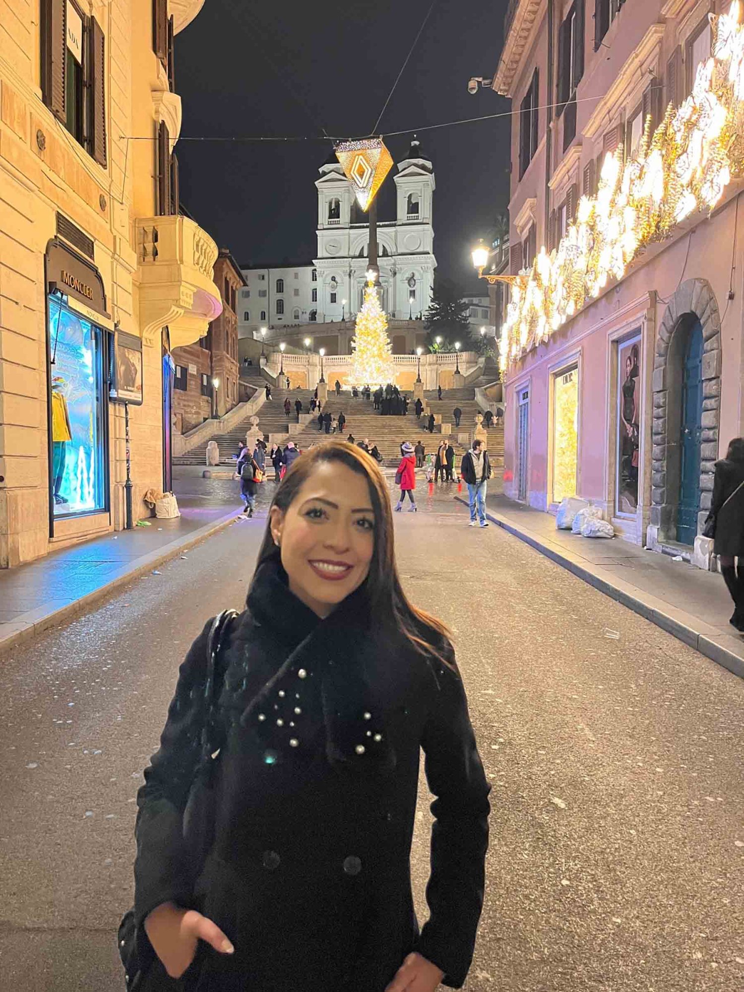 La Mtra. Lucy Zepol imparte clases desde Roma, Italia, uno de los epicentros de la moda.