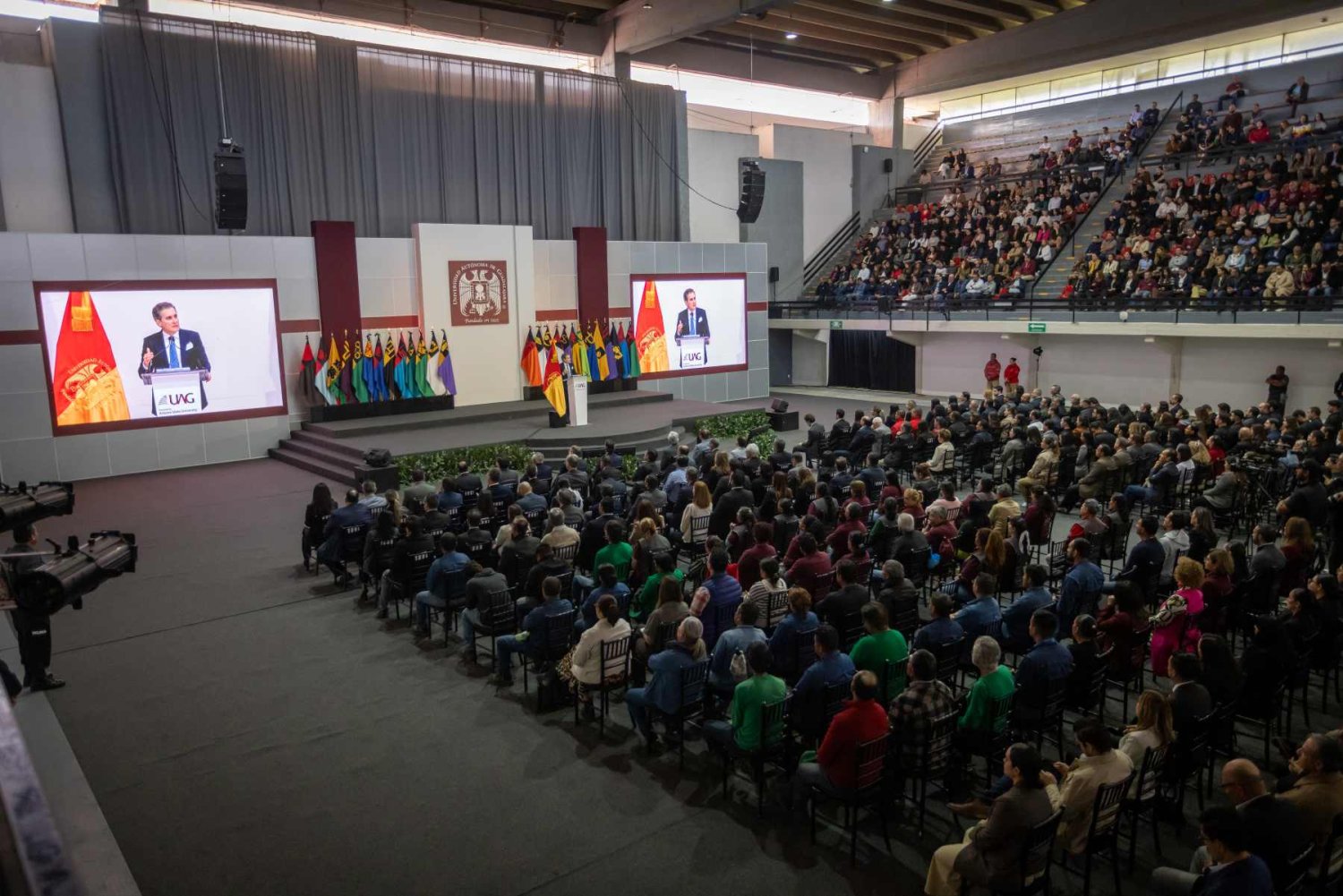 colaboradores y representantes estudiantiles asistieron al informe de actividades